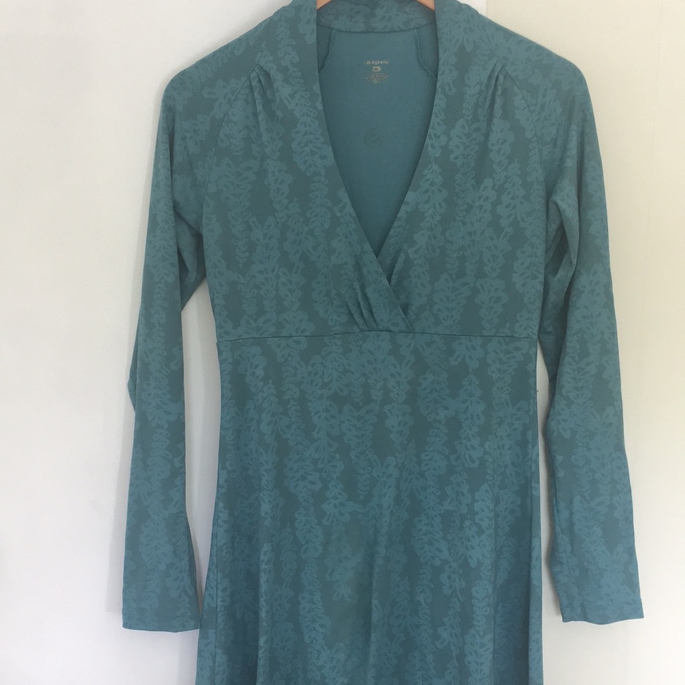 Patagonia botanical blue activewear midi dress